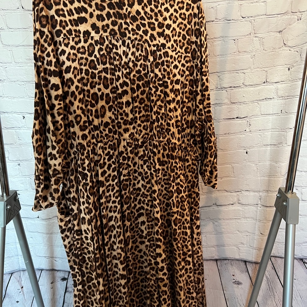 Torrid leopard print shirt dress with 3/4 length sleeves & a drawstring waist.